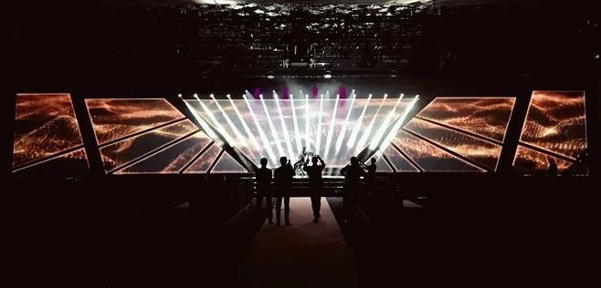 Einige Details zum Erstellen einer perfekten Bühnenlichteffektszene: